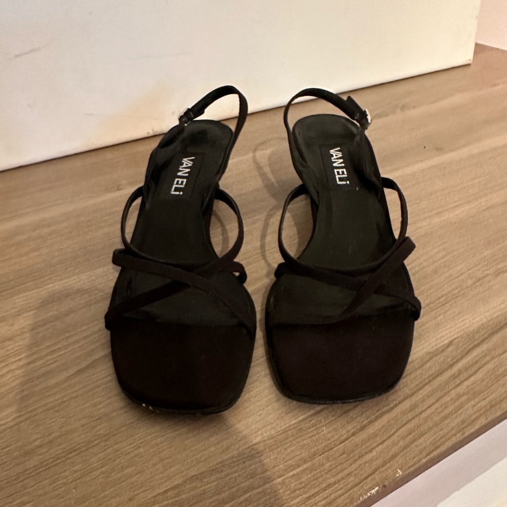 Vaneli Welle heels